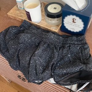 Lulu lemon size 8 hotty hot shorts